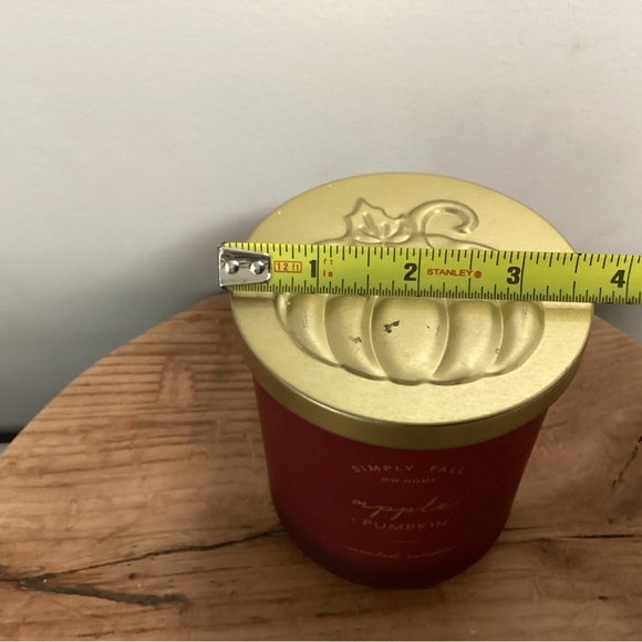 Never Lit - Apple Pumpkin Scented Candle in lidded Glass Jar by DW Home - Nice - Picture 8 of 11